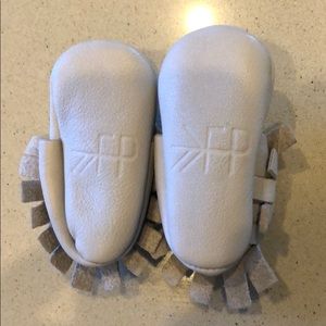Freshly Picked Moccasins Size 0 Newborn Cashmere